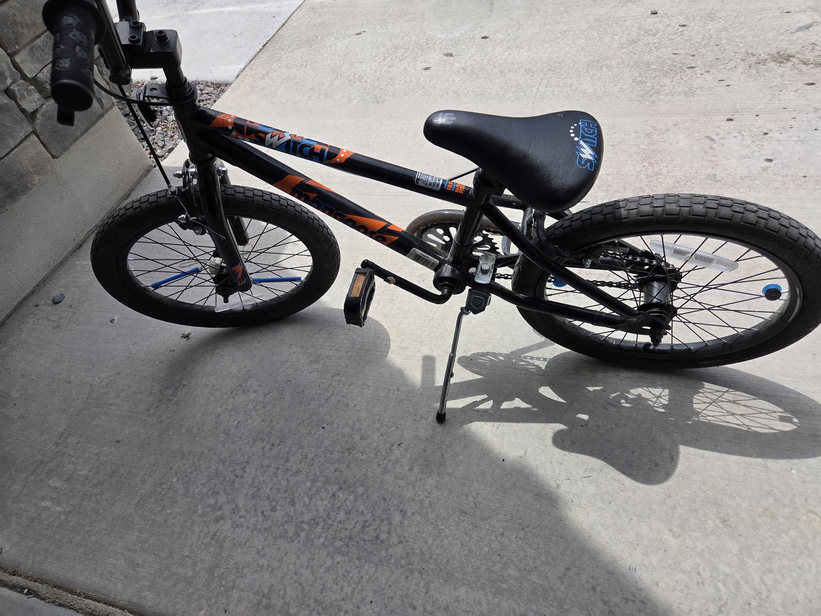 Mongoose boy kids bike 18 inch