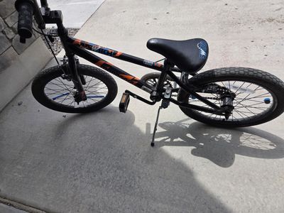 Mongoose boy kids bike 18 inch