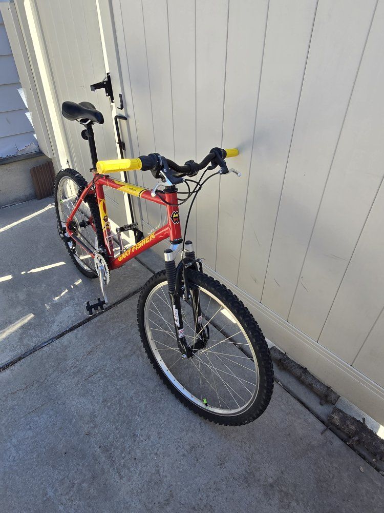 Gary Fisher Marlin Large Mountain Bike Red/Yellow, Front Suspension, Shimano Altus, Water Bottle Cage