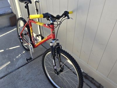 Gary Fisher Marlin Large Mountain Bike Red/Yellow, Front Suspension, Shimano Altus, Water Bottle Cage