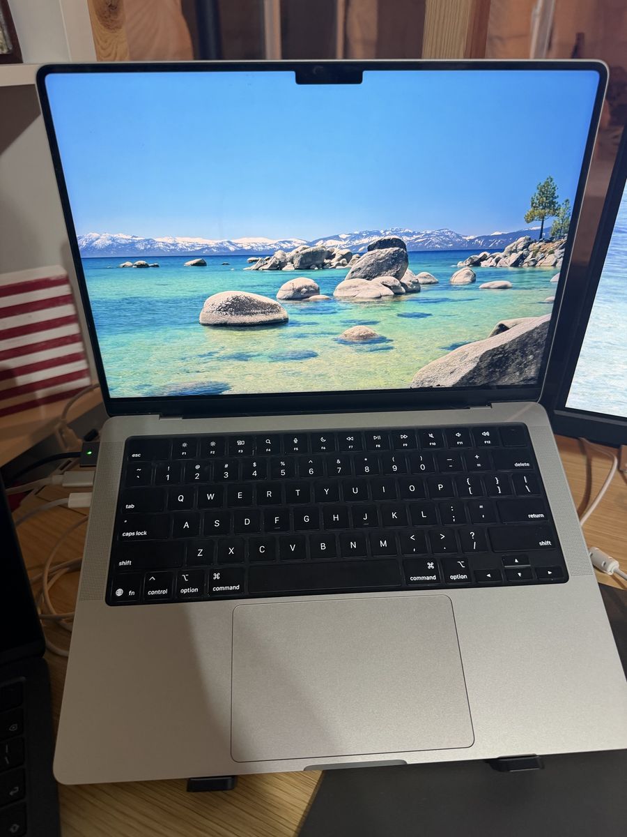 Apple MacBook Pro 14-inch (M5, 16GB Memory)