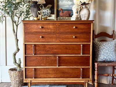 *FREE DELIVERY* Vintage Basset MCM Walnut Dresser
