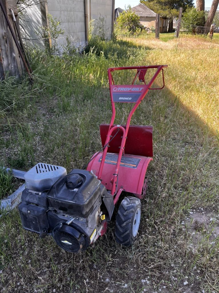 Troy-Bilt Bronco CRT Tiller