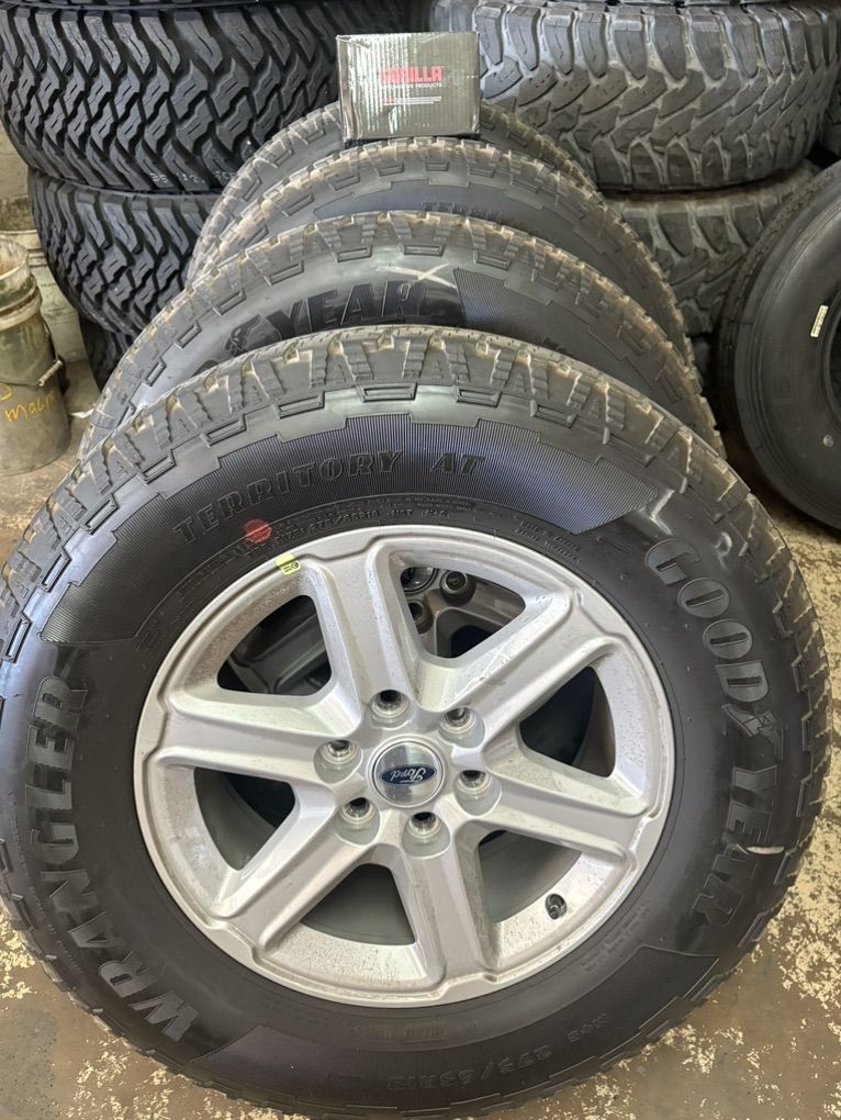 26 Ford f150 18 Inch Factory Wheels & Tires