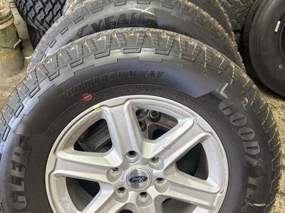 26 Ford f150 18 Inch Factory Wheels & Tires