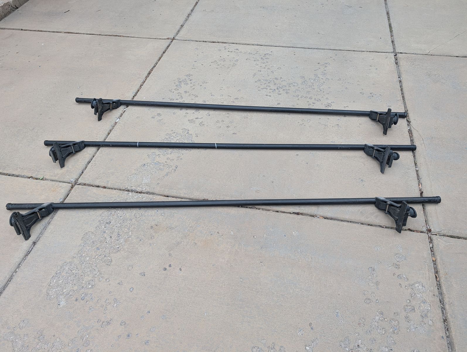 3 Yakima roof racks for rain gutter