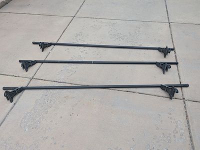3 Yakima roof racks for rain gutter