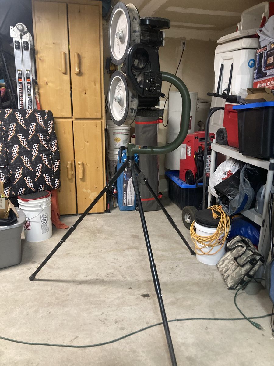 Pitching machine