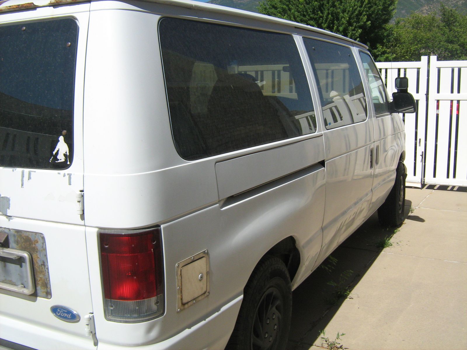 1996 Ford E-150 and Econoline 150 Chateau