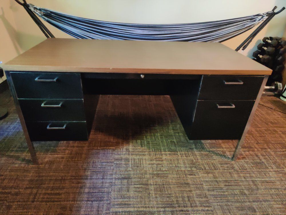 Heavy‑Duty Office Desk – Metal Drawers, Laminate Top