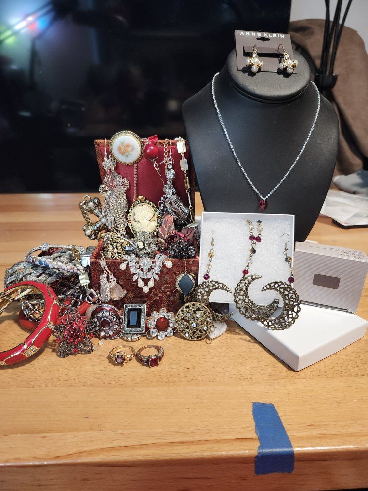meet Royalty. Mixed Lot Vintage & Modern Jewelry - Necklaces, Earrings, Bracelets, Rings - Anne Klein and Avon included