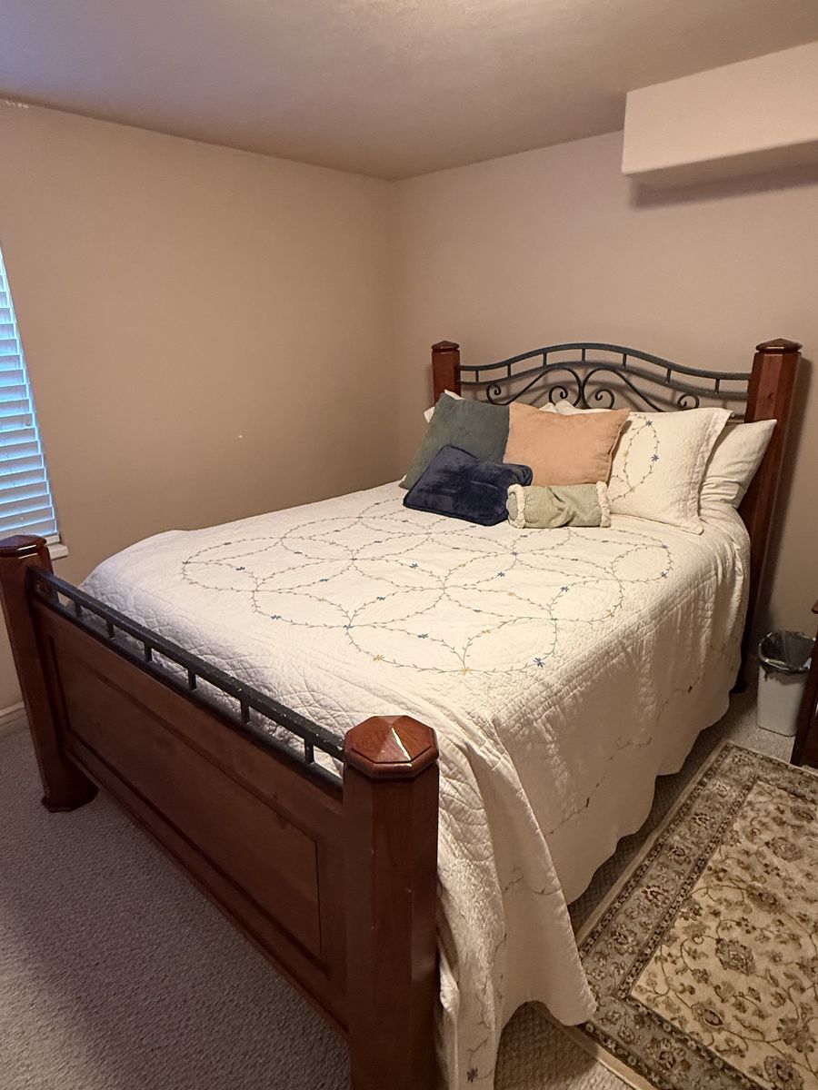 Queen Bedroom Set – Bed, Dressers & Mirror