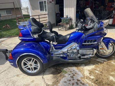 2005 goldwing trike and trailer