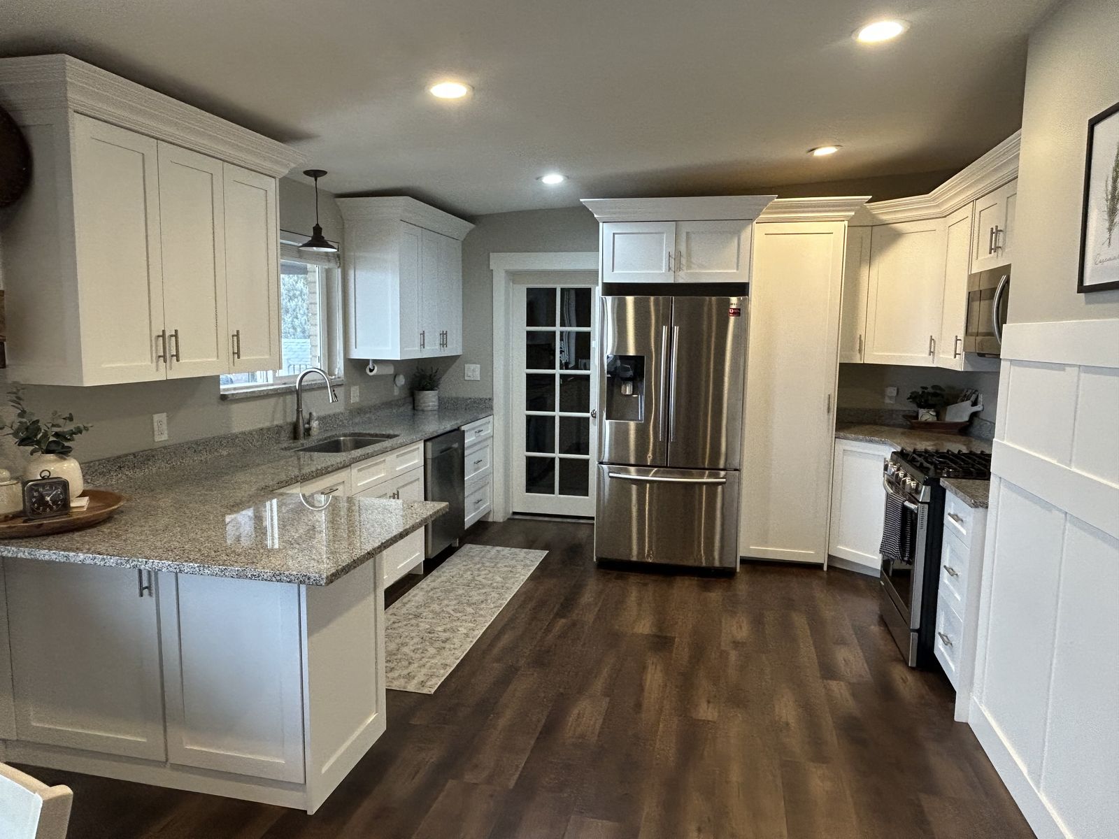 Kitchen Cabinets/Countertops/Handles