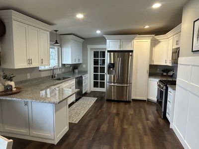 Kitchen Cabinets/Countertops/Handles