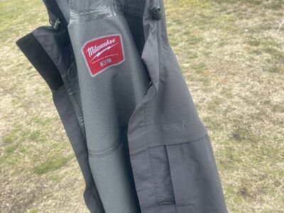 Milwaukee Tool HYDROBREAK™ Rain Shell, Gray, XL