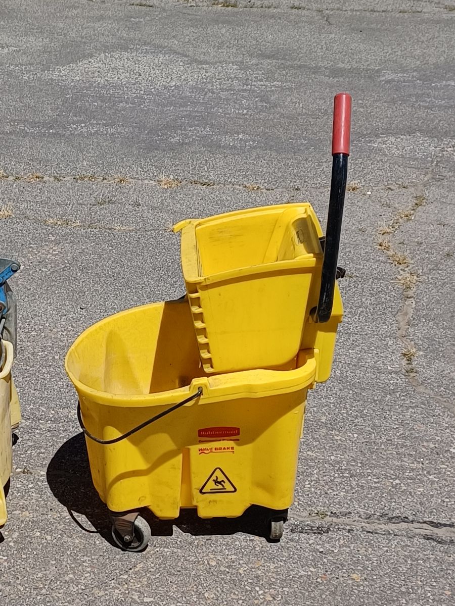 Mop wringer and bucket