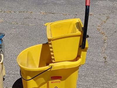 Mop wringer and bucket