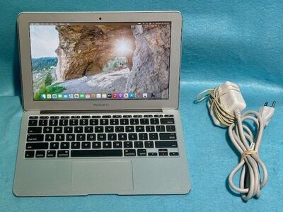 MacBook Air 2015 11" Screen / 4Gb Ram / 120Gb Hard Drive
