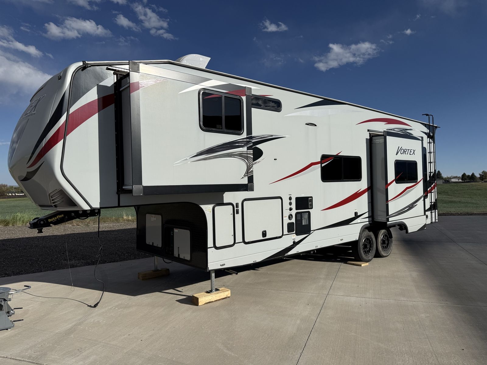 2020 Genesis Supreme Vortex 3317VXL Toy Hauler – Like New – Original Owner