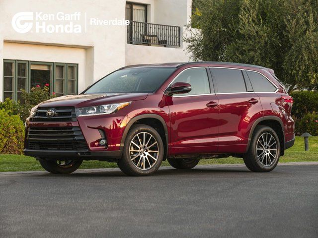2017 TOYOTA HIGHLANDER LE Plus