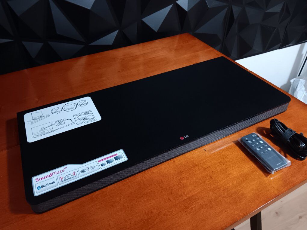 LG Soundplate Lap340 Dots 2.0 Channel Bluetooth /