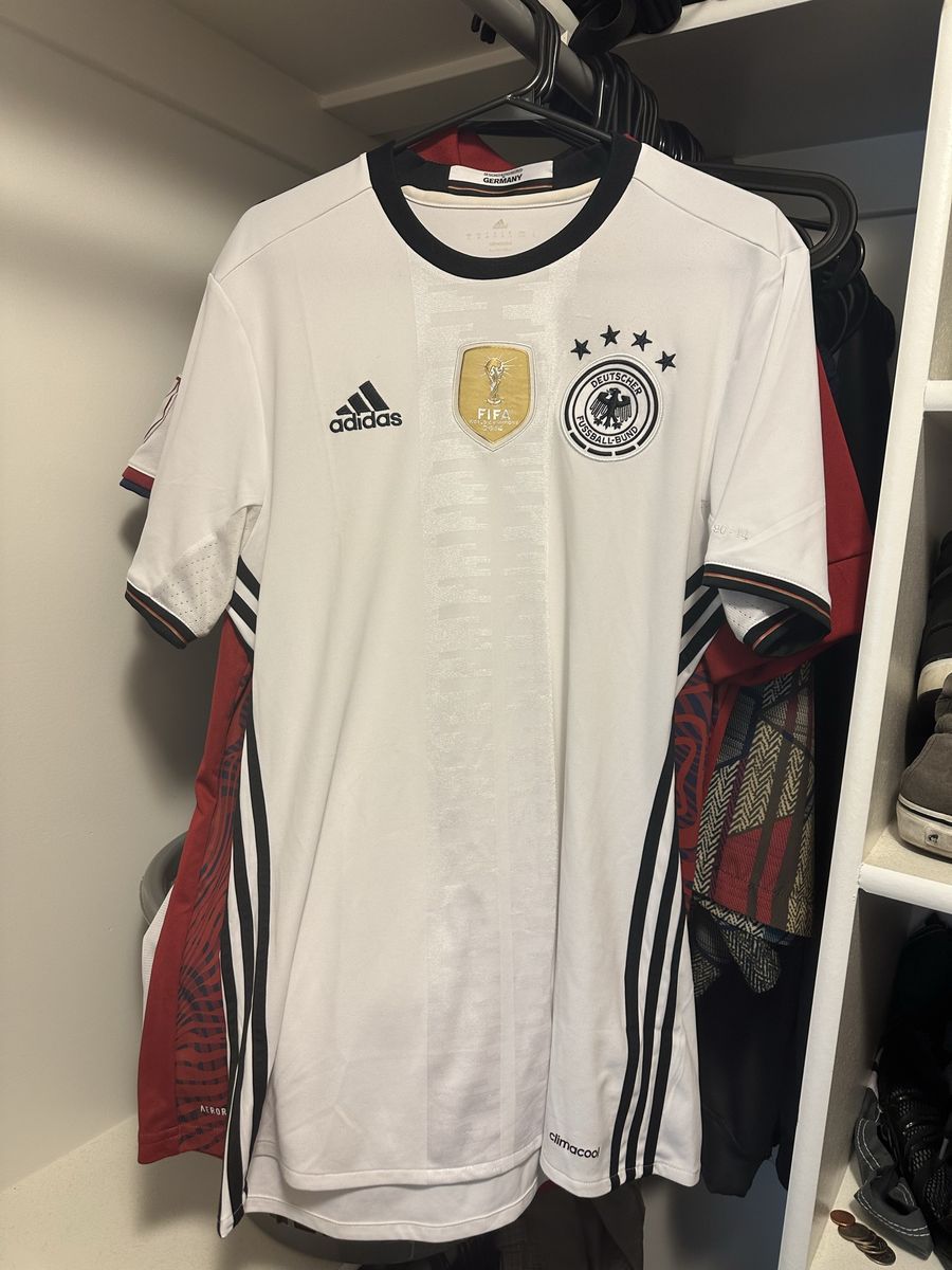 Soccer Jerseys Men’s Size Medium