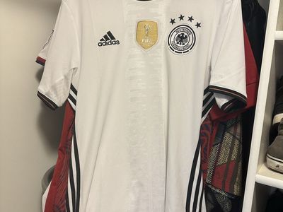Soccer Jerseys Men’s Size Medium