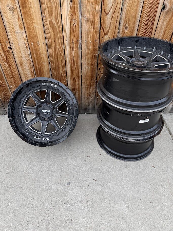 20 inch Moto Metal Wheels