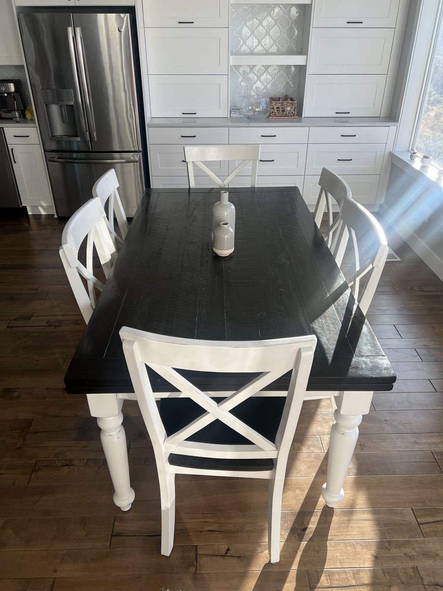 Dining Room Table (with slidable extenders)