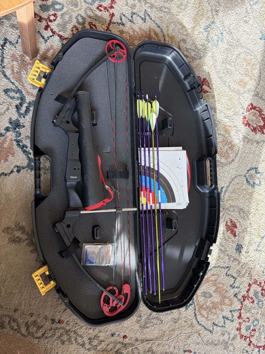 Genesis Original Bow with Plano case (left handed)