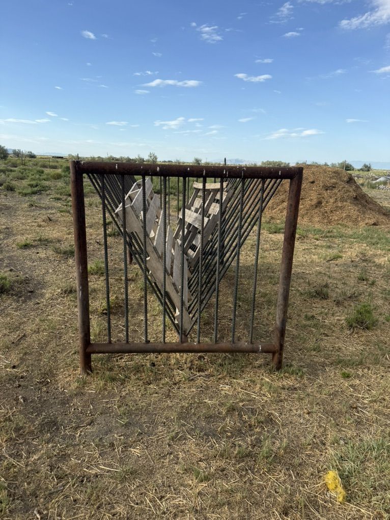 Hay Feeder