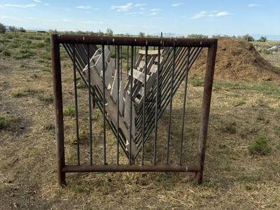 Hay Feeder