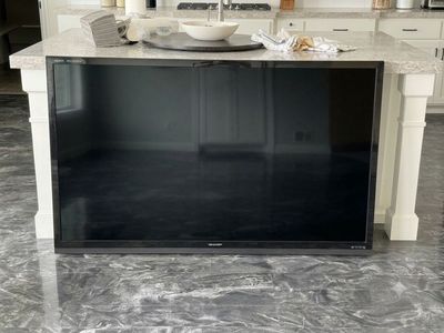 70’’ SHARP AQUOS Quattron LED Smart TV (Model LC-70LE732U) - Great Conditon