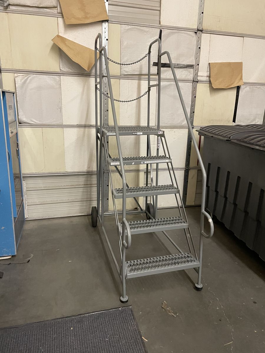 5 Step Wheelbarrow Style Trailer Access Rolling Step Ladder