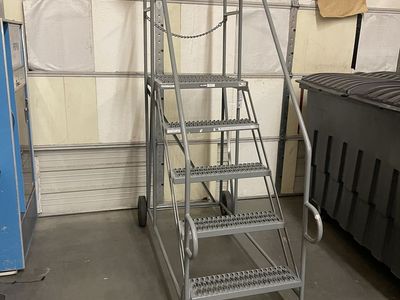 5 Step Wheelbarrow Style Trailer Access Rolling Step Ladder