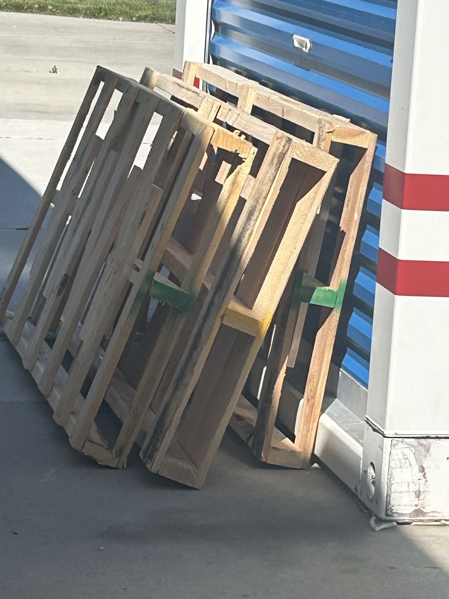Free Pallets (3)
