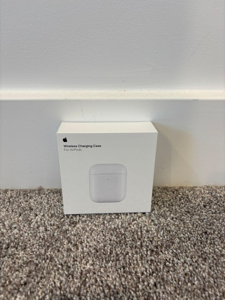 NEW- Apple Wireless Charging Case for AirPods *SEALED*