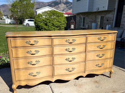 Vintage French Provincial Dresser