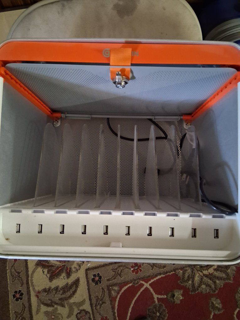 Griffin 10 Port Multi Charging Dock Nice!