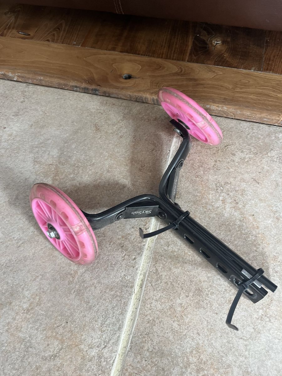 Skysab set of pink bike training wheels