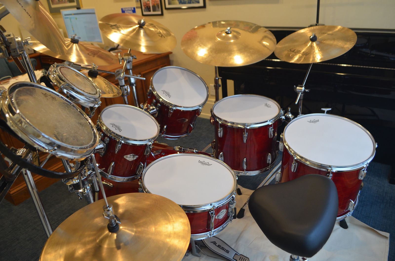 Beautiful Yamaha 8 Drum Kit