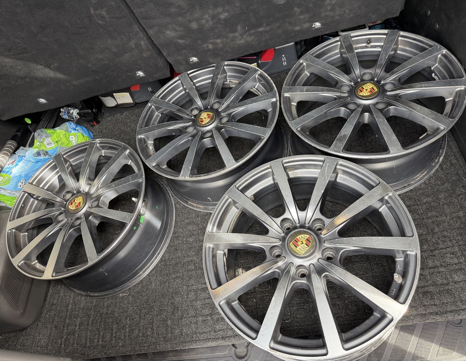 5x130 Set of 4 18x8 Porsche / VW Touareg / Audi Q7 Alloy Wheels with Center Caps 