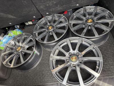 5x130 Set of 4 18x8 Porsche / VW Touareg / Audi Q7 Alloy Wheels with Center Caps