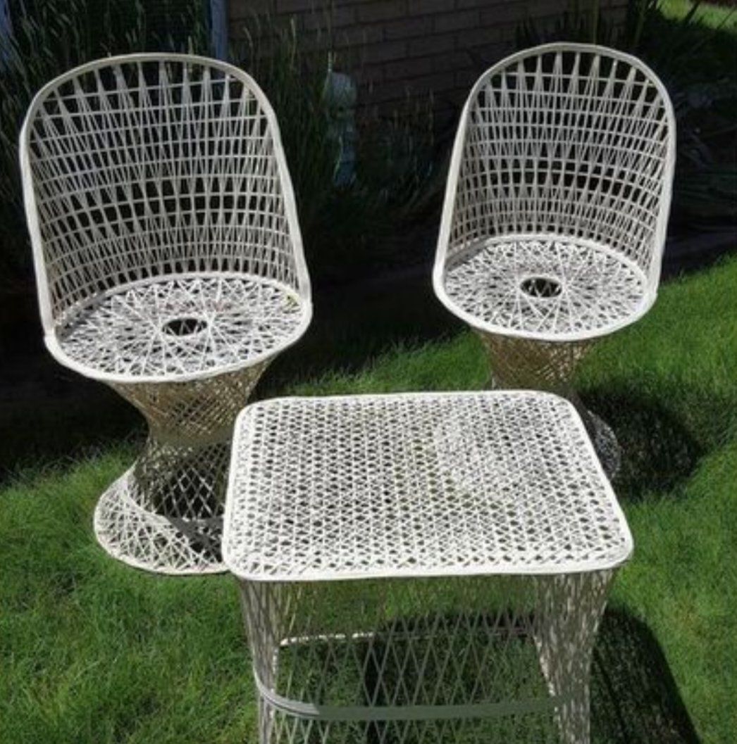 Vintage Russell Woodward 
Spun Fiberglass Patio Set