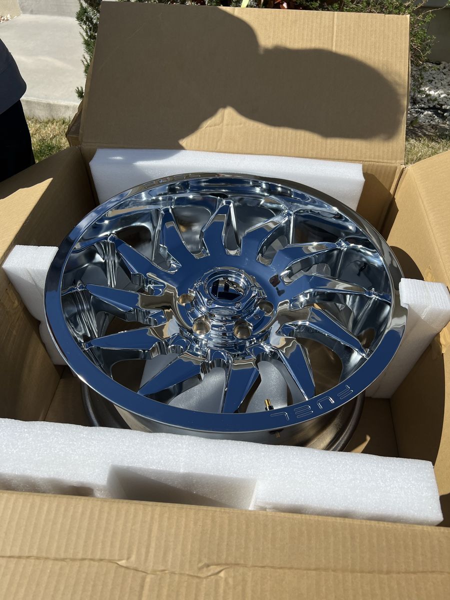 20in fuel wheels and 35s