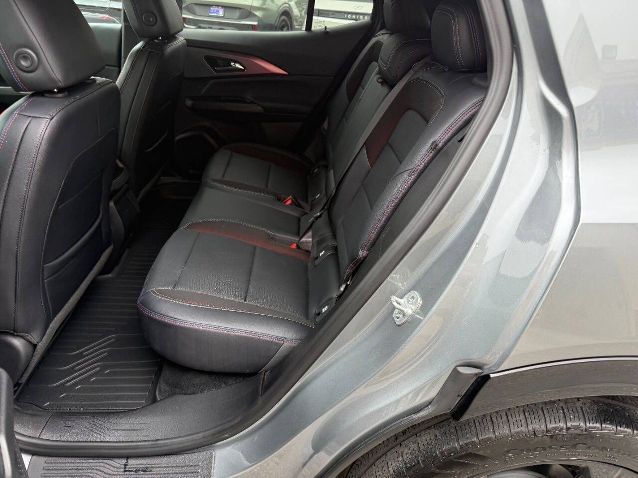 Main image 4
