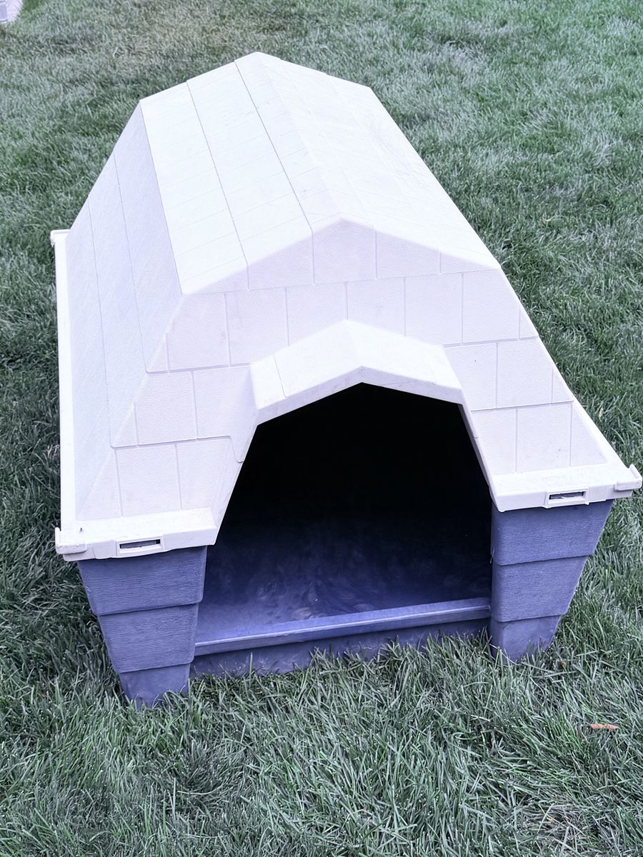 Insulated Large Outdoor Dog House - Petmate Ruff Hauz