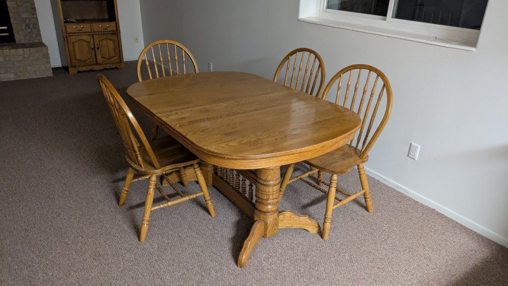 Oak Table and 6 Chairs, 2 leaves