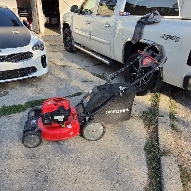 Craftsman M320 21-Inch RWD Self-Propelled Gas Lawn Mower with Bag